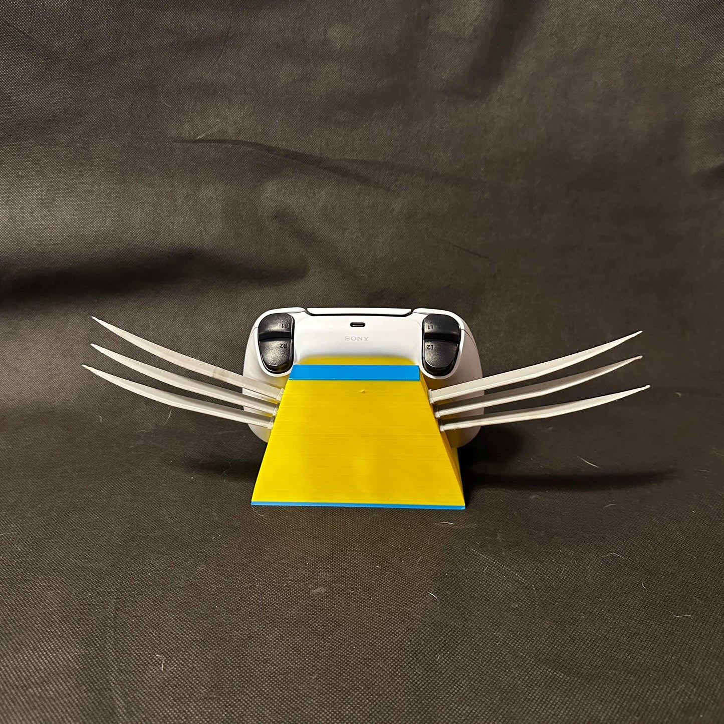 Dualsense stand - Deadpool and Wolverine